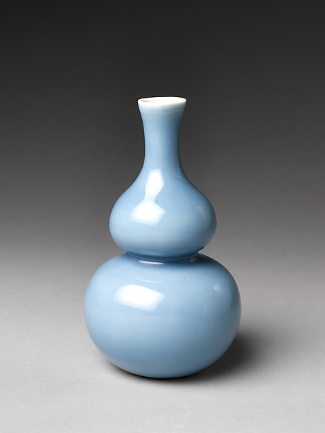 Early eighteenth-century blue-glazed gourd-shaped bottle, The Met